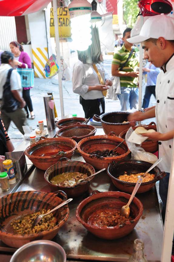 Comida de ruas no bairro boêmio de Roma, na Cidade do México, capital do país